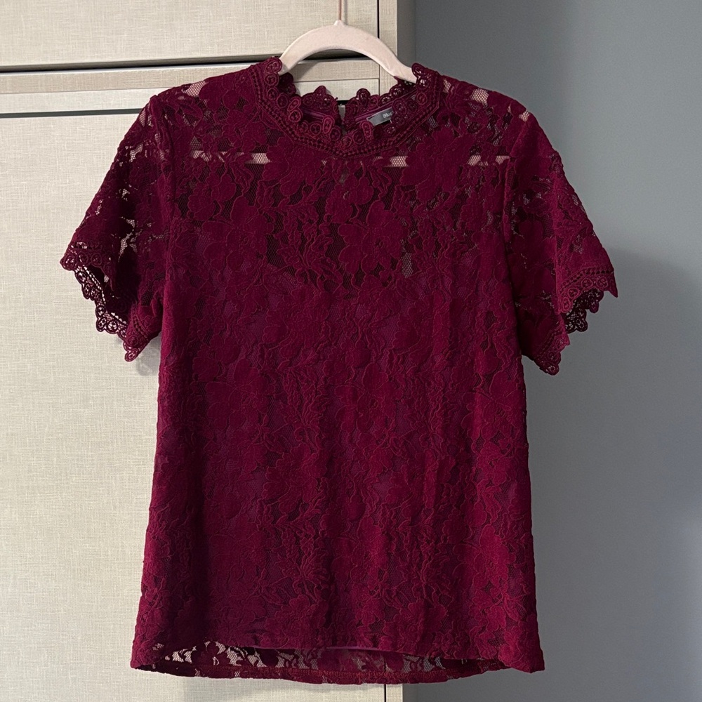 Anthropologie Blue tassel size M Elegant Lace Rapsberry  Top